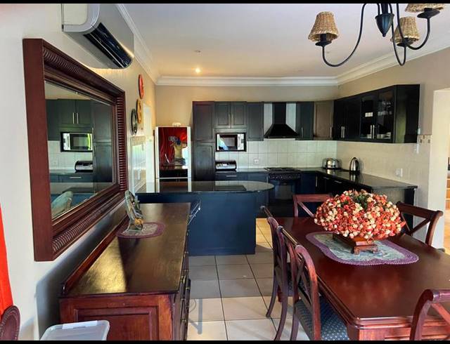 4 BEDROOM TOWNHOUSE FOR SALE IN MONTROSE